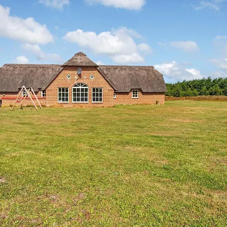 Seven-bedroom Holiday In Ulfborg 4 *
