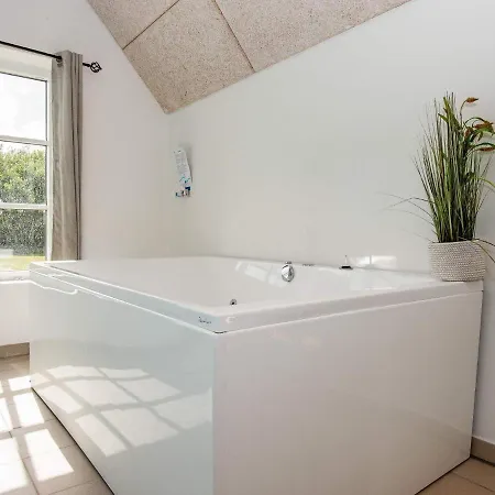Seven-bedroom Holiday In Ulfborg 4 * Øby