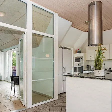Seven-bedroom Holiday In Ulfborg 4 Vakantiehuis Øby