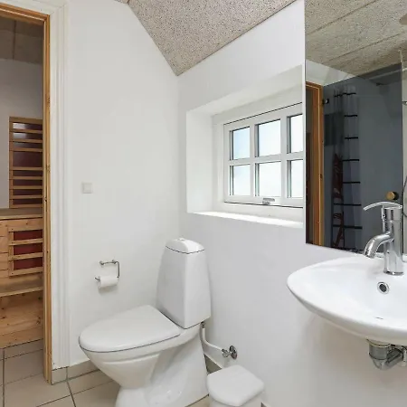 Vakantiehuis Seven-bedroom Holiday In Ulfborg 4 *